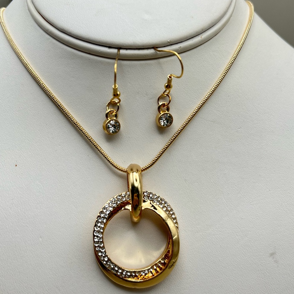 Elegant Gold and Silver Necklace and Earring Set